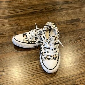 Converse All Star women’s leopard print low tops. Size 6. Great condition!